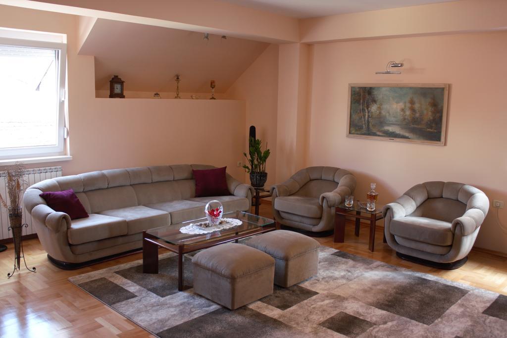 Apartments Skopje Downtown ภายนอก รูปภาพ