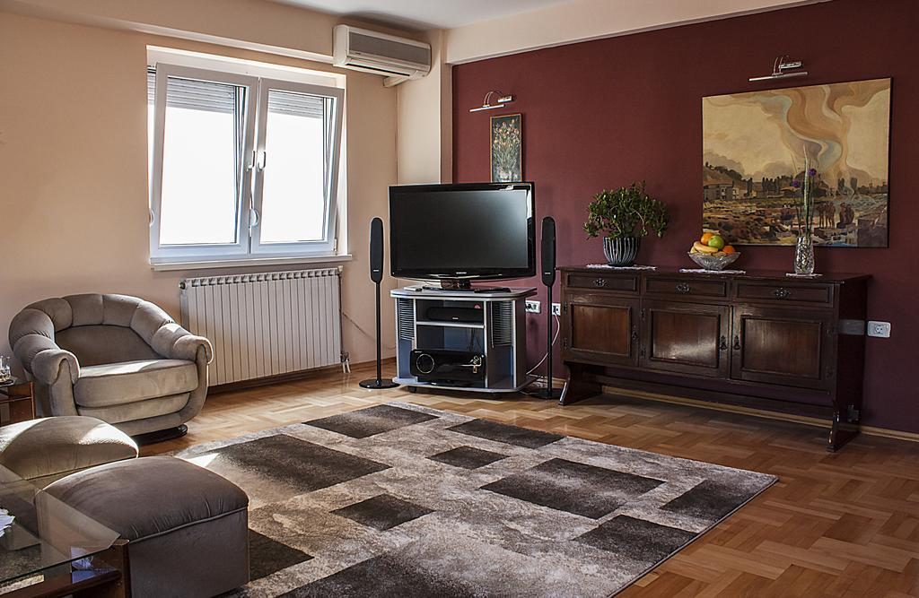 Apartments Skopje Downtown ภายนอก รูปภาพ